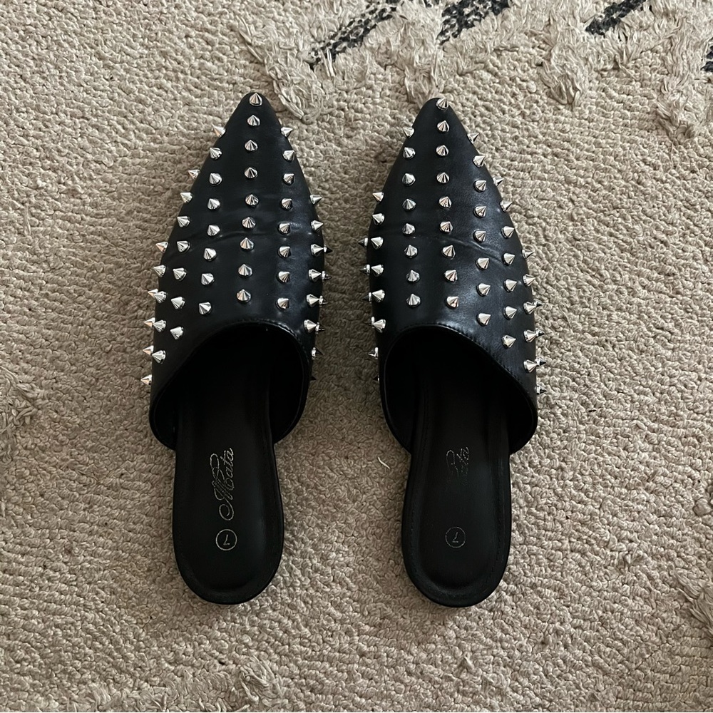 DOLLS KILL STUDDED SLIDES